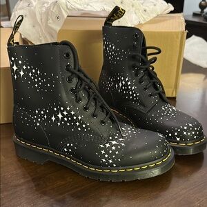 Dr. Martens Pascal black stars leather lace up boots